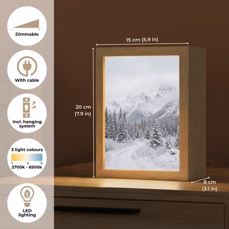 Weg - Bergen - Sneeuw - Naaldbos - Avontuurlijk Light Box met kabel (Tafellamp) klein -USP_EN