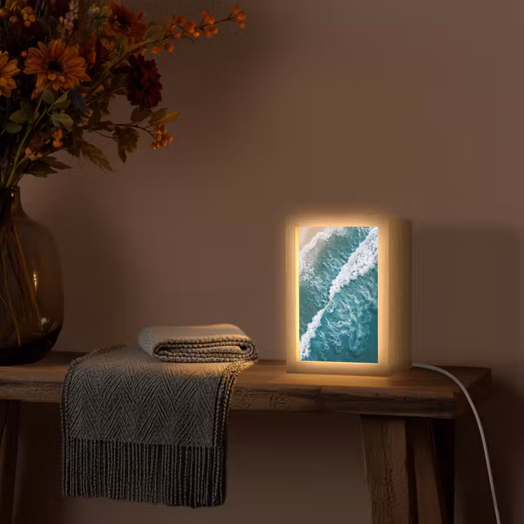 Zee - Strand - Golven - Natuur - Blauw Light Box met kabel (Tafellamp) klein -sfeer4