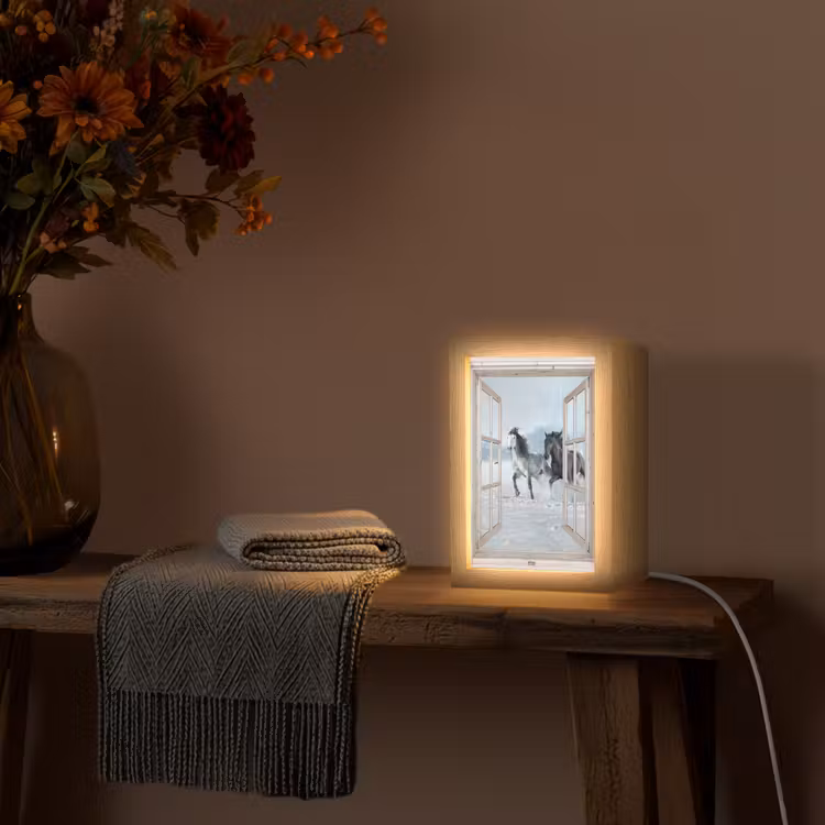 Doorkijk - Paarden - Winter - Dieren - Natuur - Wit Light Box met kabel (Tafellamp) klein -sfeer4