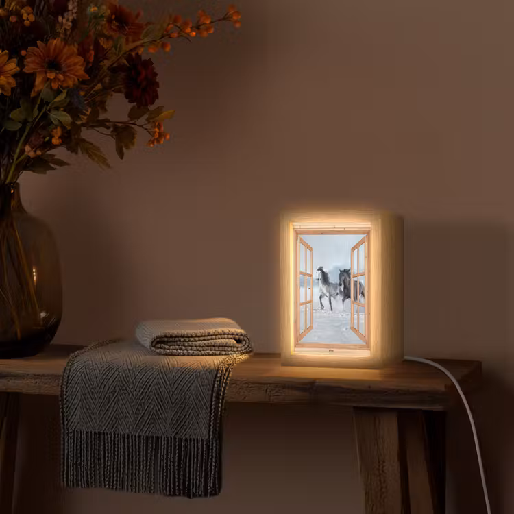 Doorkijk - Paarden - Winter - Dieren - Natuur - Hout Light Box met kabel (Tafellamp) klein -sfeer4