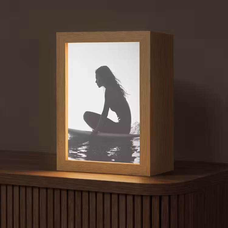 Silhouet - Vrouw - Surfplank - Water Light Box met kabel (Tafellamp) klein -z3d_website
