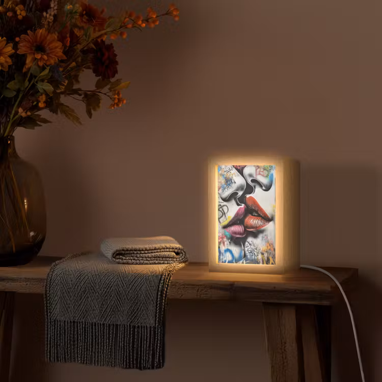 Street art - Lippen - Kus - Graffiti Light Box met kabel (Tafellamp) klein -sfeer4