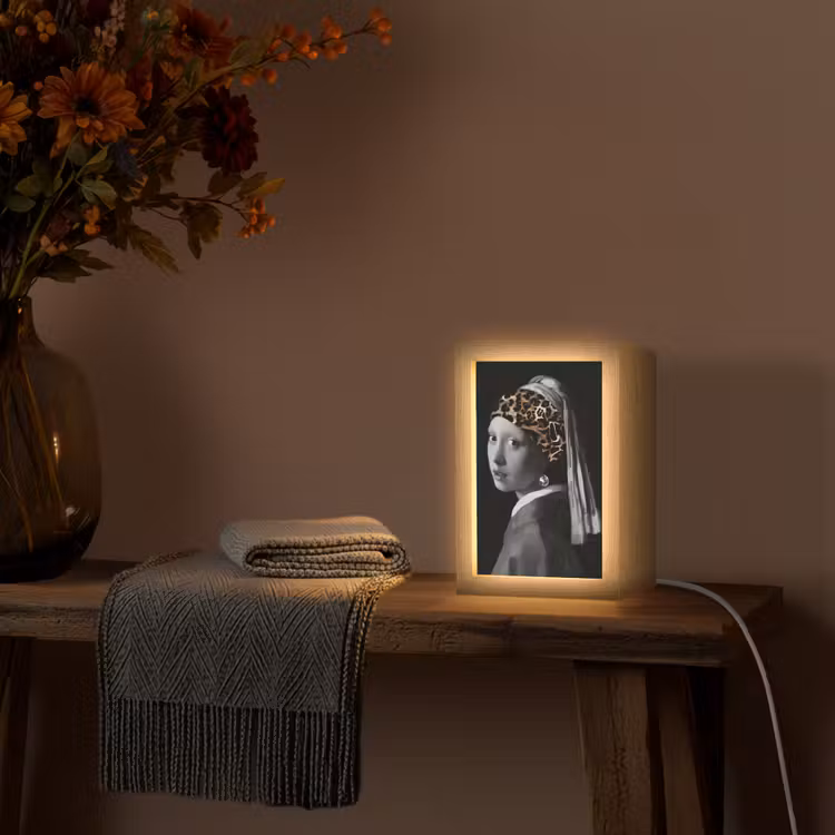 Het meisje met de parel - Johannes Vermeer - Panterprint Light Box met kabel (Tafellamp) klein -sfeer4