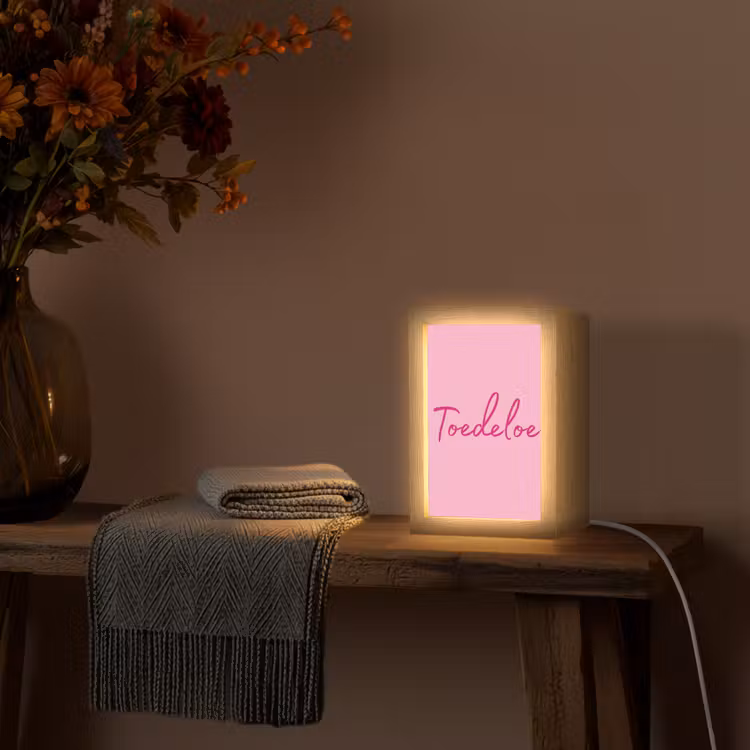 Toedeloe - Roze - Minimalistisch Light Box met kabel (Tafellamp) klein -sfeer4