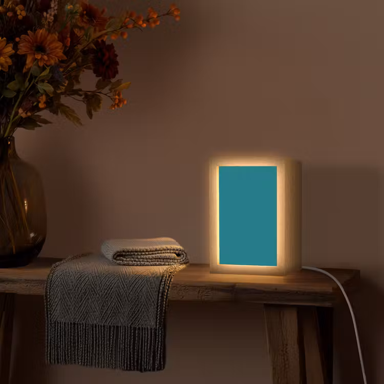 Tropical - Peacock - Blauw Light Box met kabel (Tafellamp) klein 925 -sfeer4
