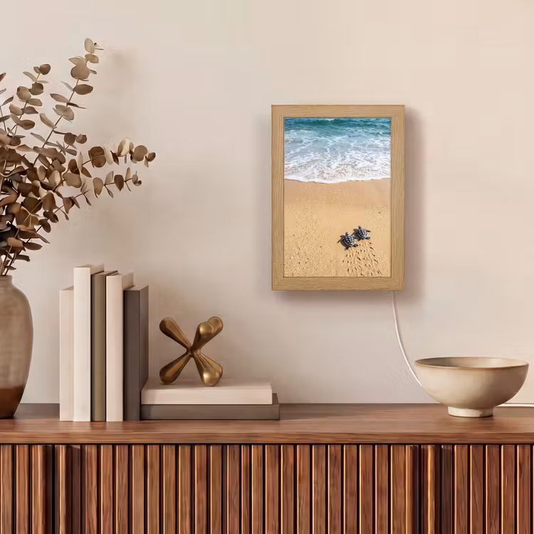 Schildpad - Jong - Strand - Oceaan - Blauw Light Box met kabel (Tafellamp) klein -sfeer2