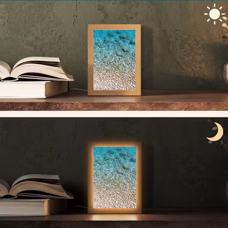 Water - Kiezels - Natuur - Levendig - Turkoois Light Box met kabel (Tafellamp) klein -sfeer3