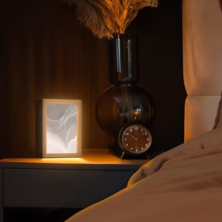 Golvende lijnen - Luchtstromen - Harmonieus Light Box met kabel (Tafellamp) klein -sfeer1