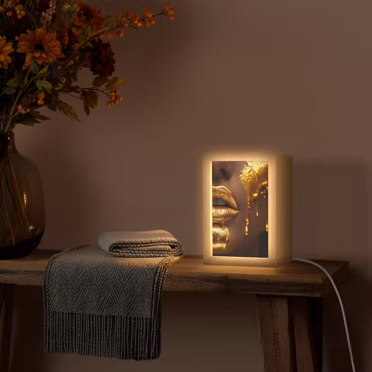 Vrouw - Goud - Gezicht - Verf - Lippen Light Box met kabel (Tafellamp) klein -sfeer4