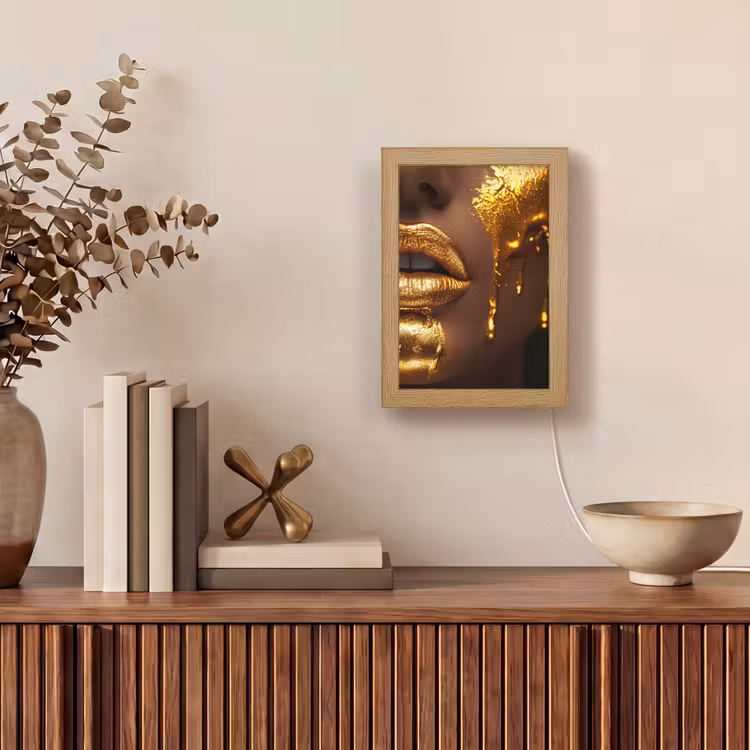 Vrouw - Goud - Gezicht - Verf - Lippen Light Box met kabel (Tafellamp) klein -sfeer2