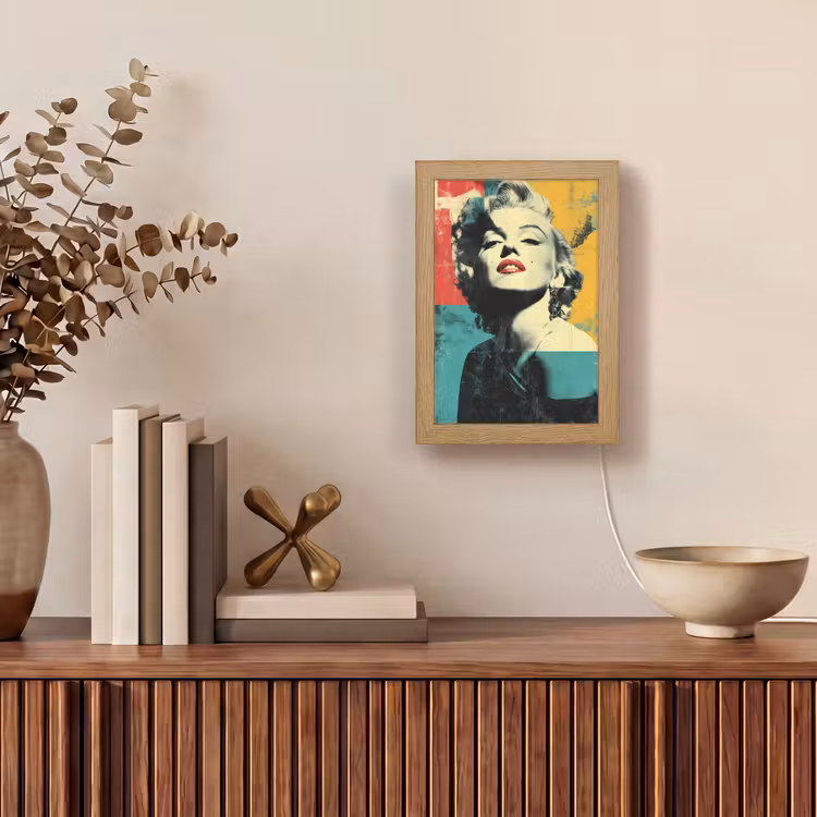 Vrouw - Rode lippen - Abstracte kleurvlakken - Popartuistraling Light Box met kabel (Tafellamp) klein -sfeer2