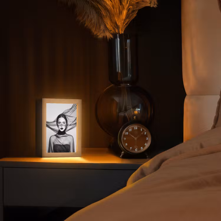 Vrouw - Sluier - Portret - Zwart  - Wit - Elegant Light Box met kabel (Tafellamp) klein -sfeer1