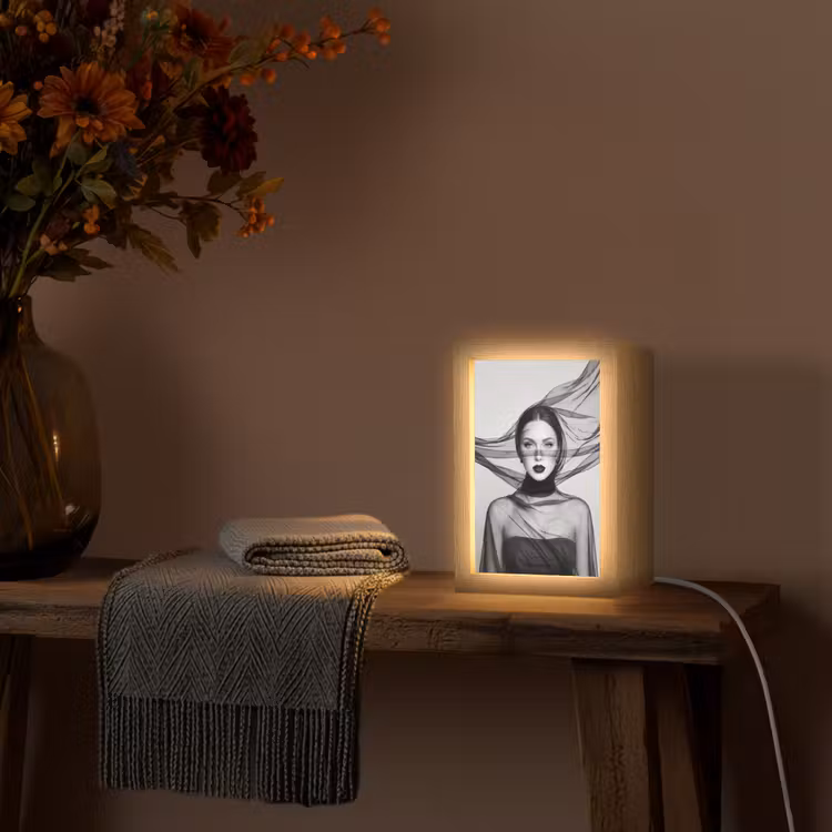 Vrouw - Sluier - Portret - Zwart  - Wit - Elegant Light Box met kabel (Tafellamp) klein -sfeer4