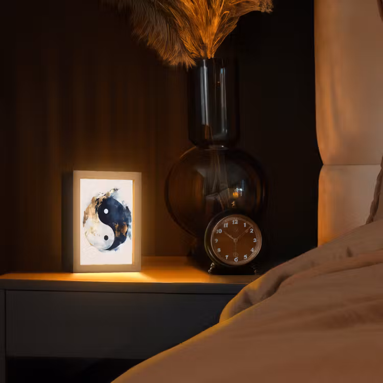 Yin Yang - Abstract - Zwart - Wit - Goud Light Box met kabel (Tafellamp) klein -sfeer1