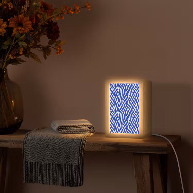 Zebra - Patroon - Kobalt - Blauw Light Box met kabel (Tafellamp) klein 925 -sfeer4