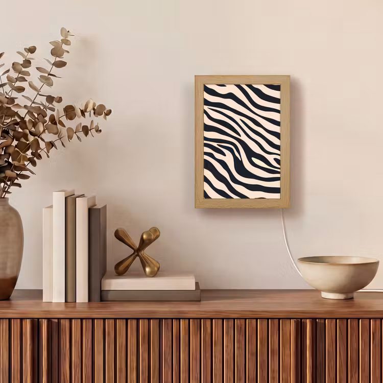 Zebraprint - Dynamisch - Roze Light Box met kabel (Tafellamp) klein -sfeer2