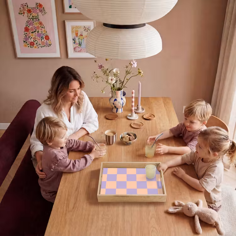Schaakbord patroon - Paars - Roze - Blokjes Dienblad Rechthoek middel -sfeer4