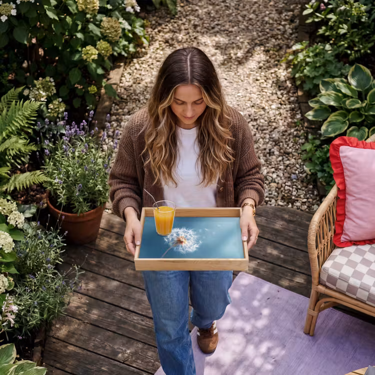 Paardenbloem - Wind - Blauw Dienblad Rechthoek middel -sfeer5