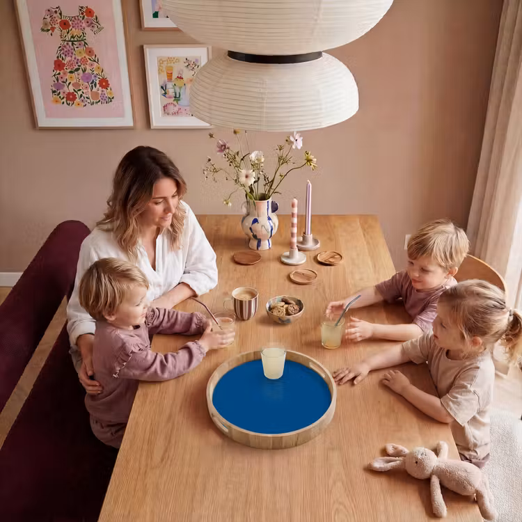 Free - Groove - Blauw Dienblad Rond middel 914 -sfeer4