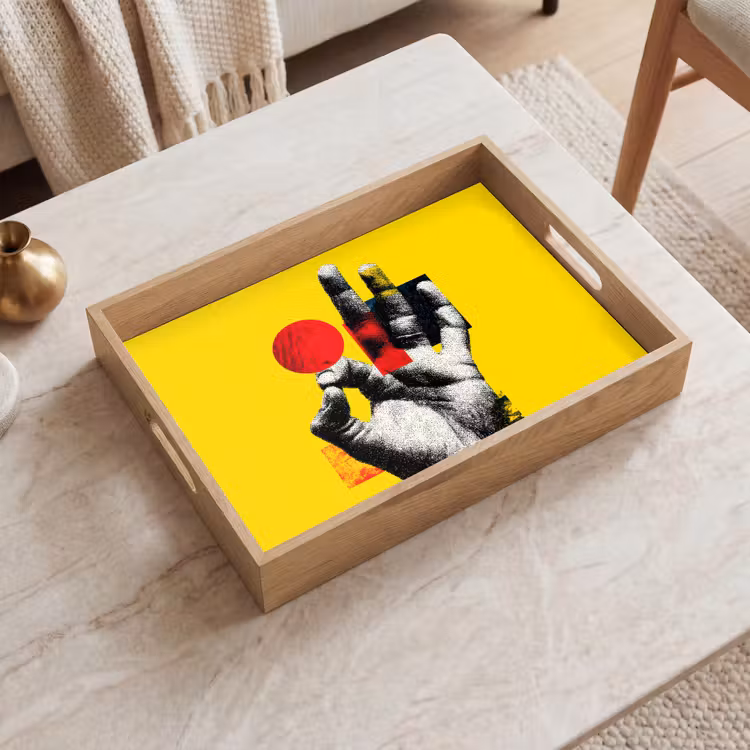 Hand - Rode cirkel - Geel Dienblad Rechthoek middel -sfeer1