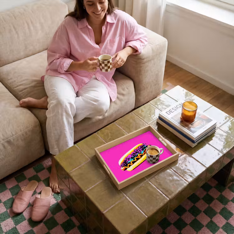 Hotdog - Roze - Retro Dienblad Rechthoek middel -sfeer3