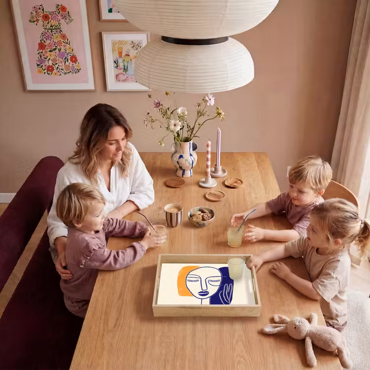 Minimalistisch - Gezicht - Hand - Oranje - Blauw Dienblad Rechthoek middel -sfeer4