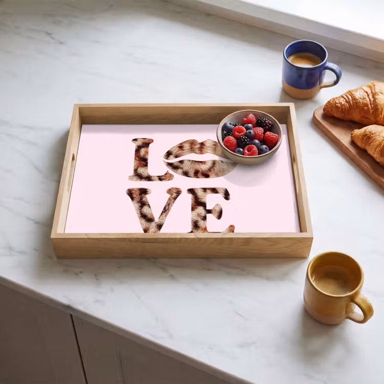 Tekst - Love - Pantervacht - Lichtroze Dienblad Rechthoek middel -sfeer2