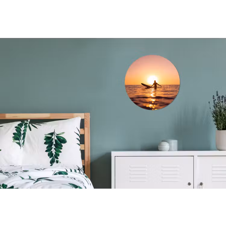 Persoon - Surfen - Zonsondergang - Zee - Oranje Wandcirkel aluminium klein -slaapkamer
