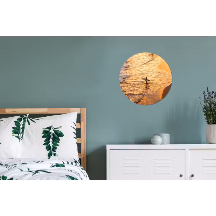 Surfer - Strand - Zonsondergang - Oceaan - Goud Wandcirkel aluminium klein -slaapkamer