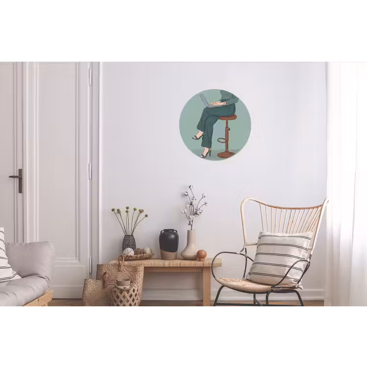 Vrouw - Laptop - Zittend - Illustratie - Groen Wandcirkel aluminium klein -woonkamer