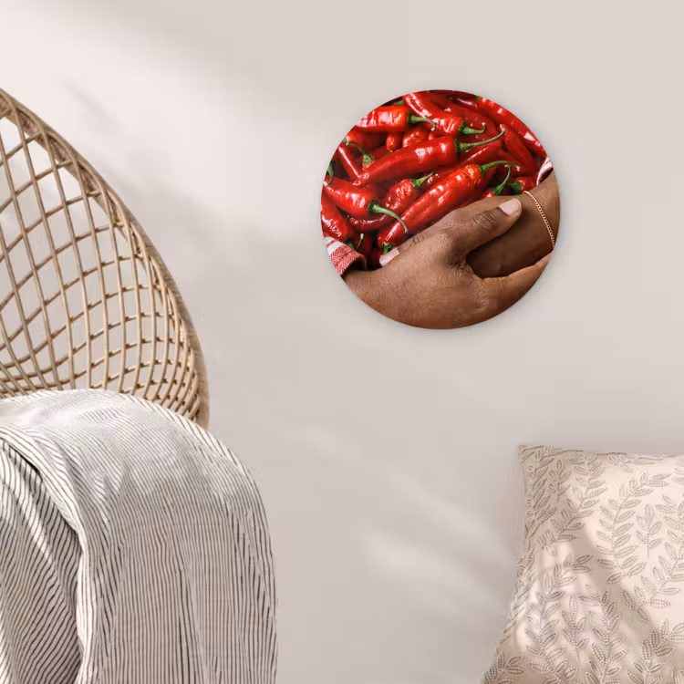 Wall circle - Glass - Chili Peppers - Red - Hands - Chilipepers - Rood - Handen Wandcirkel plexiglas klein