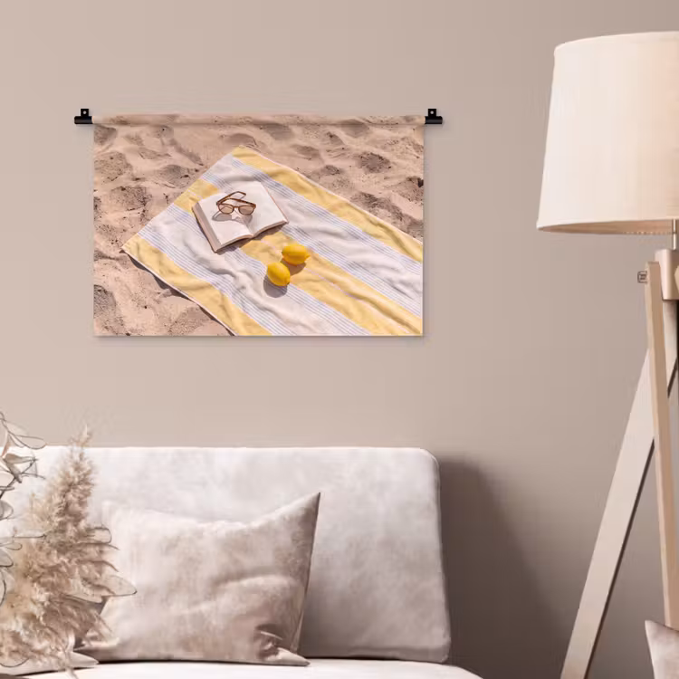 Boek - Zonnebril - Strand - Zomer - Geel Wandkleed katoen klein -sfeer4