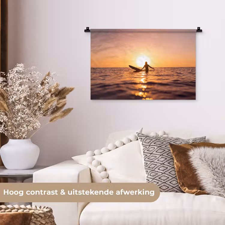 Persoon - Surfen - Zonsondergang - Zee - Oranje Wandkleed katoen klein -sfeer1