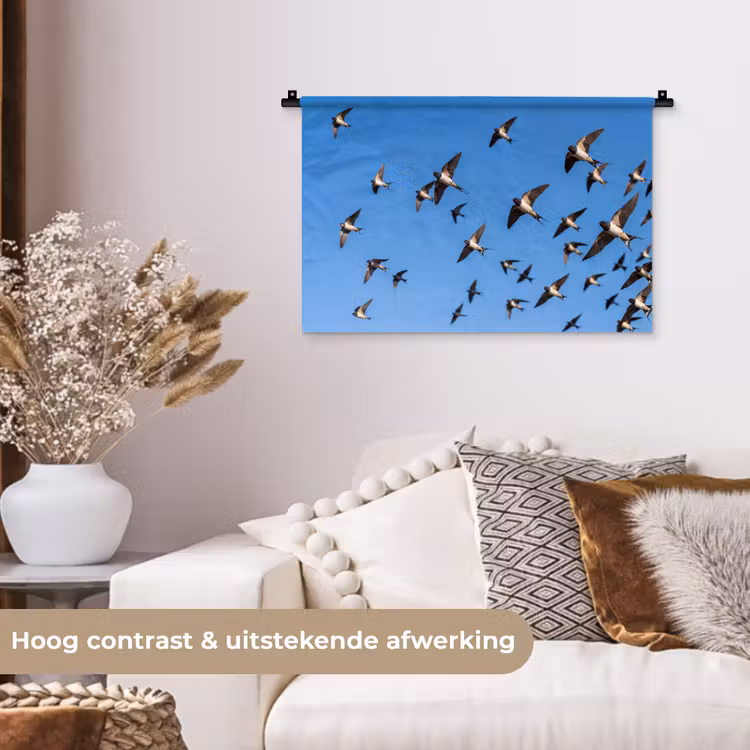 Zwaluwen - Vliegen - Blauw Wandkleed katoen klein -sfeer1