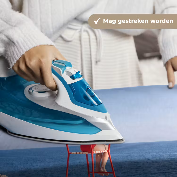 Vrouw - Zee - Kust - Verrekijker - Rood Wandkleed katoen klein -sfeer9