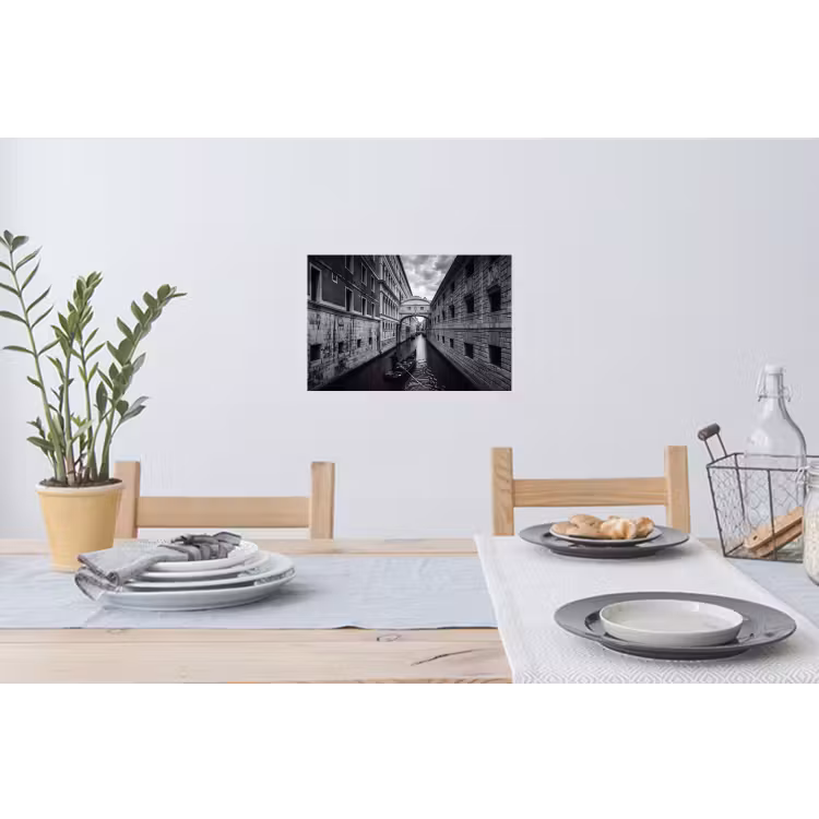 Boot - Waterweg - Stad - Zwart-wit - Architectuur Muursticker klein -eettafel