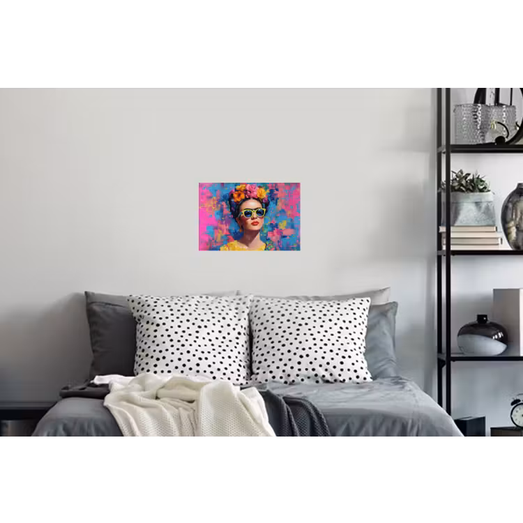 Vrolijk portret - Vrouw - Bloemenkroon Muursticker klein -slaapkamer