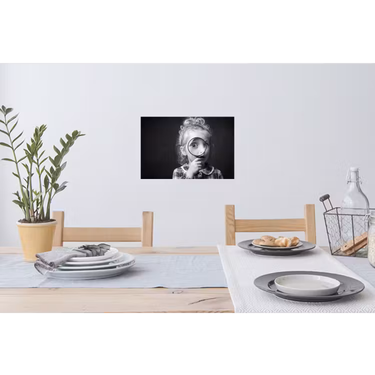 Kind - Vergrootglas - Portret - Zwart-wit Muursticker klein -eettafel