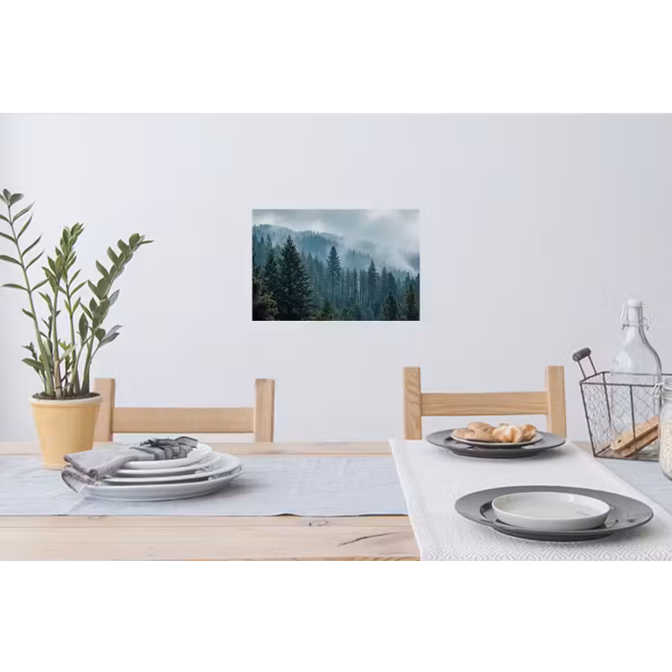 Naaldwoud - Bergen - Mist Muursticker klein -eettafel