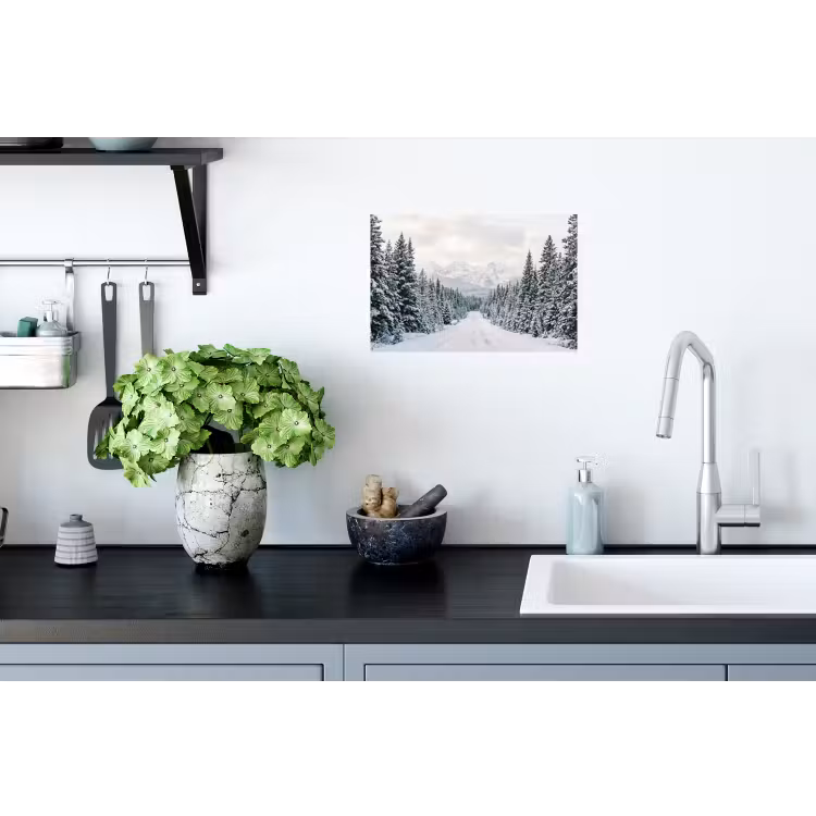 Weg - Sneeuw - Naaldbos - Winter - Avontuurlijk Muursticker klein -keuken