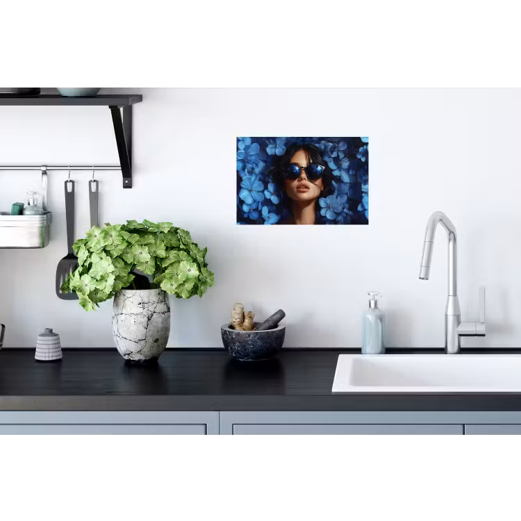 Vrouw - Blauw - Bloemen - Vlinders - Natuur Muursticker klein -keuken