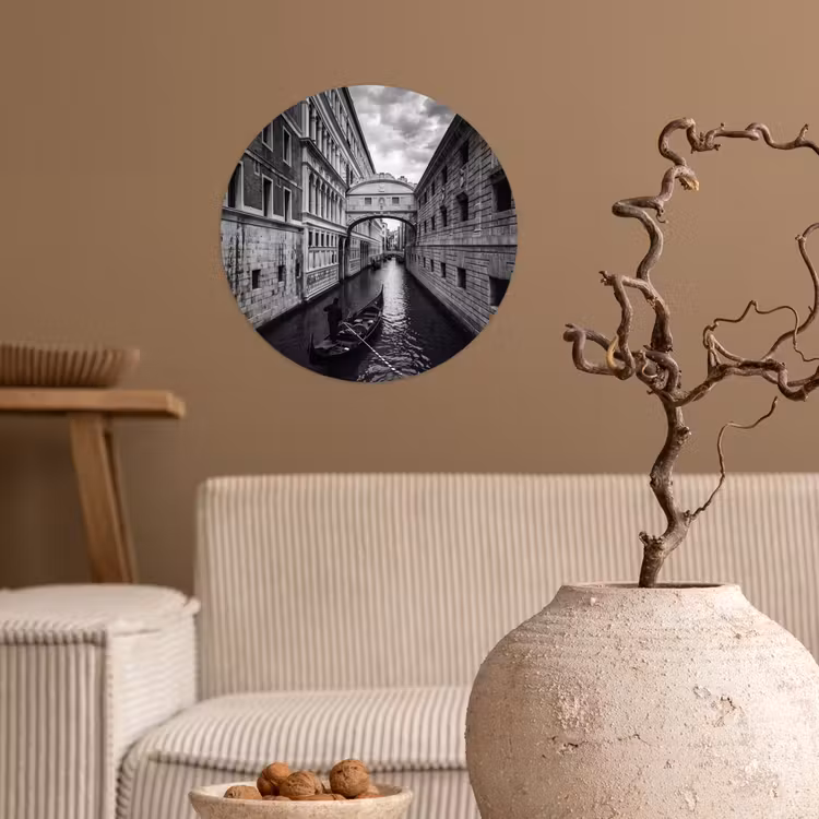 Boot - Waterweg - Stad - Zwart-wit - Architectuur Wandcirkel behangsticker klein -sfeer1