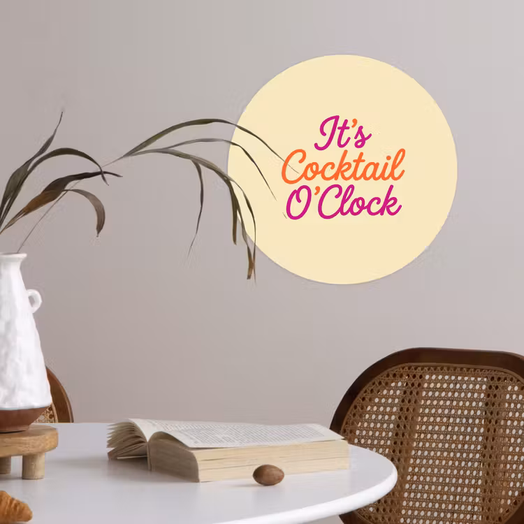 Cocktail O'Clock - Geel - Retro Wandcirkel behangsticker klein -sfeer3