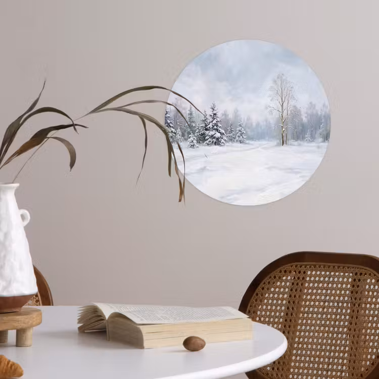 Bospad - Dennen - Sneeuw - Winter - Rustgevend Wandcirkel behangsticker klein -sfeer3