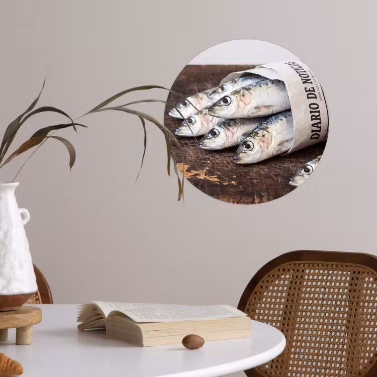 Wallpaper Circle - Little Sardine - newspaper - cutting board - Sardientje - krant - snijplank Wandcirkel behangsticker klein