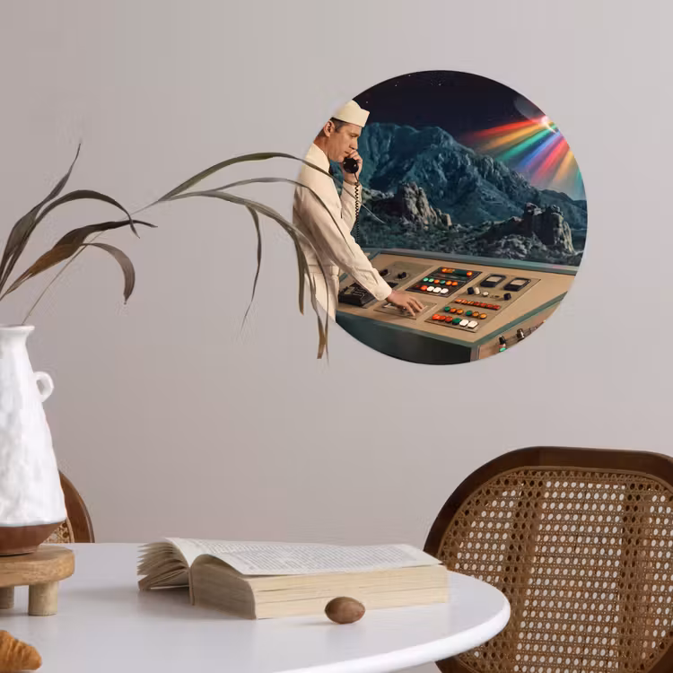 Wallpaper Circle - Man - Control Room - Beach - Man - Controlekamer - Strand Wandcirkel behangsticker klein
