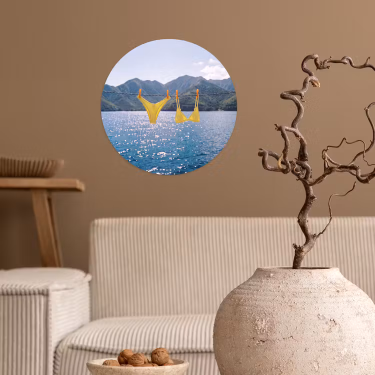 Badmode - Bikini - Zee - Bergen - Geel Wandcirkel behangsticker klein -sfeer1