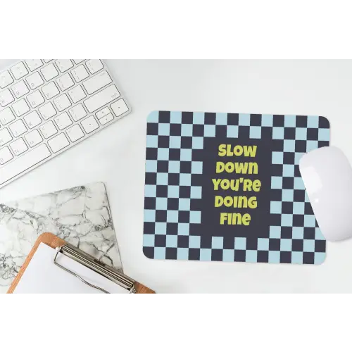 Patroon - Geblok - Blauw - Slow down you're doing fine muismat rubber klein -witbureau