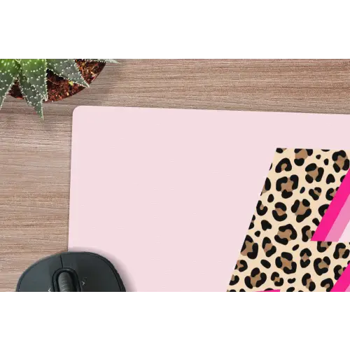 Stippen - Roze - Bliksem muismat rubber klein -closeup