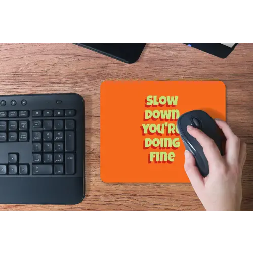 Slow down you're doing fine - Oranje - Simple muismat rubber klein -toetsenbord